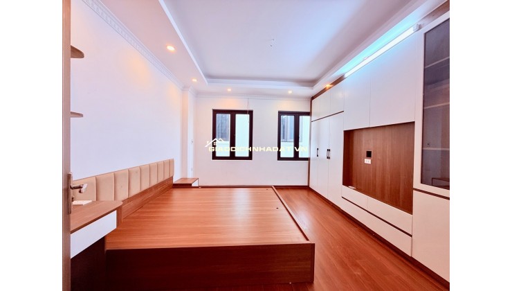 Bán nhà 3 tầng trung tâm huyện Mê Linh, xây mới 2023. Chủ ở có lộc chuyển căn liền kề trên phố